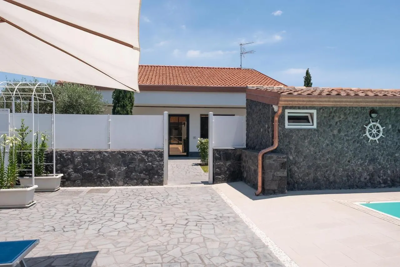 Lux Suite Sicily Mascalucia 0*,